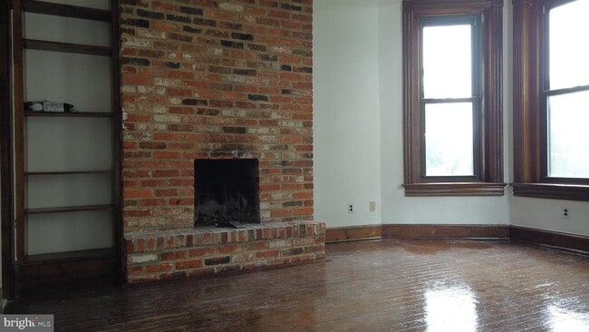 Building Photo - 604 9th St NE