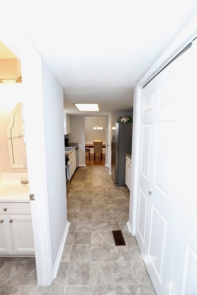 Building Photo - 1910 Lybrand St