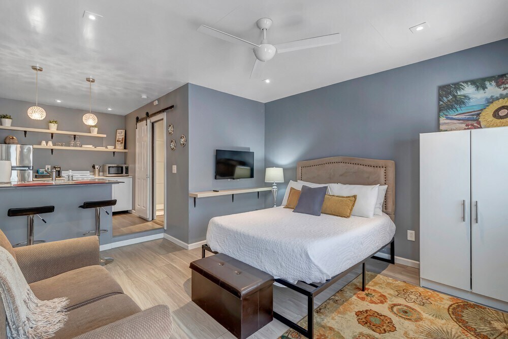 Building Photo - 1850 N Laura St