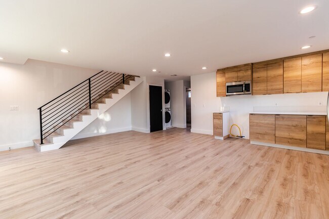 Building Photo - 5020 Pickford St