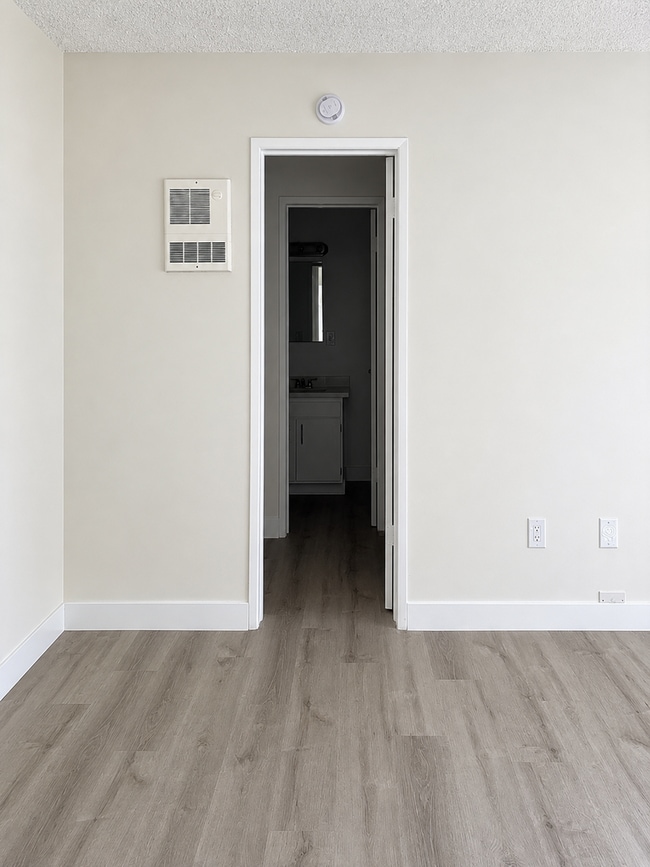 Interior Photo - 13637 Cordary Ave