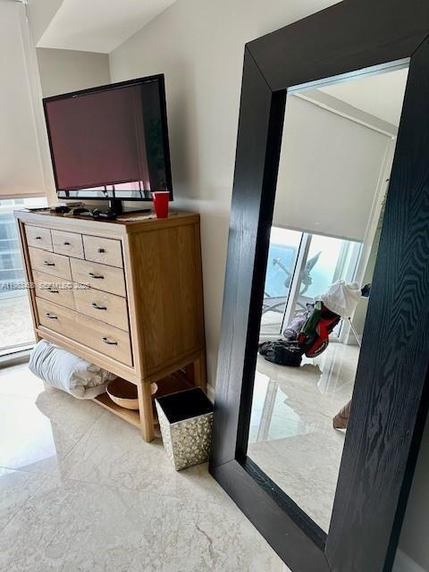 Building Photo - 1830 S Ocean Dr