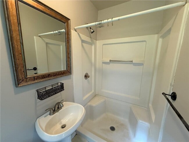 Building Photo - 3155 Oak Dr