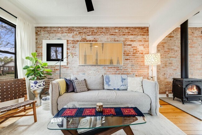 Building Photo - Charming 2BR House in Denver
