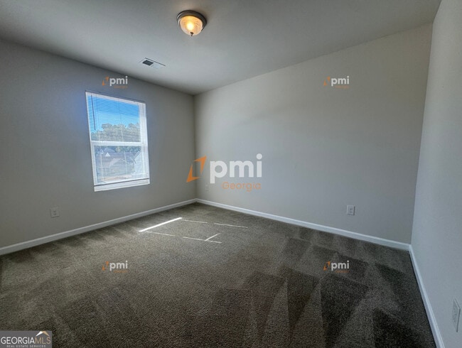 Building Photo - 104 Sarah Ln