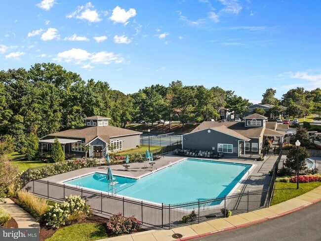 Building Photo - 9220 Old Lantern Way