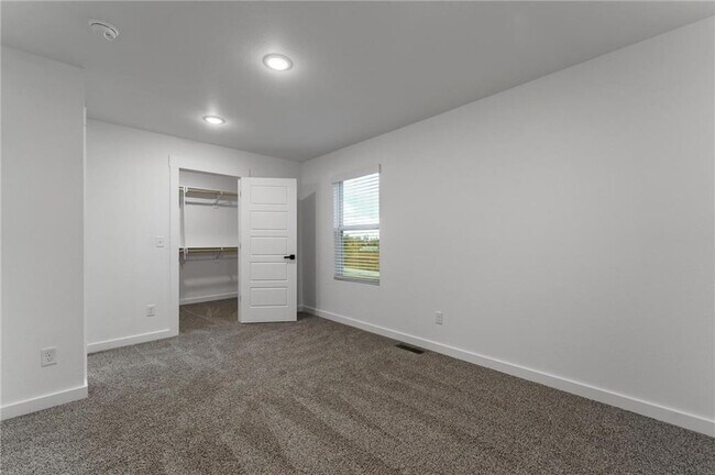 Building Photo - 751 St Charles Pl