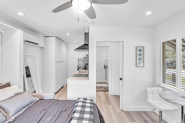 Building Photo - 649 NE 16th Terrace