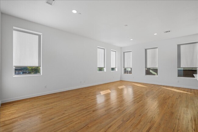 Building Photo - 1715 Bennett Ave