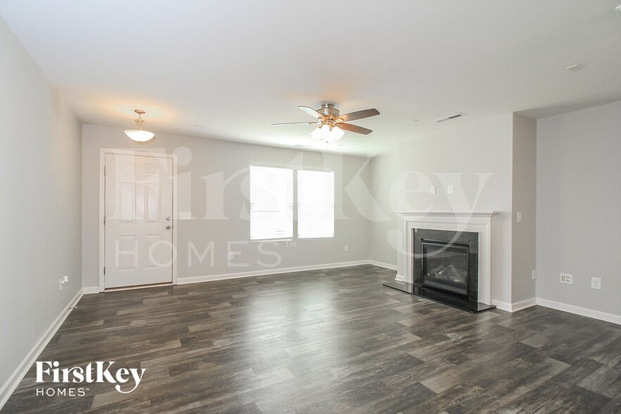 Building Photo - 335 Inlet Pl Dr