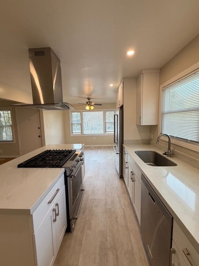 Building Photo - Beautifully Updated 3-Bedroom Home Next to Franklin Park