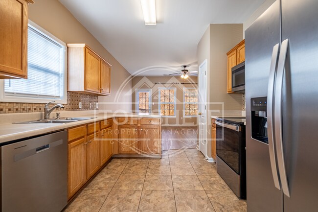 Building Photo - 32 Brookvalley Ct W