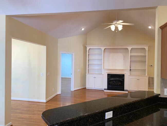Building Photo - 606 Trillium Ct