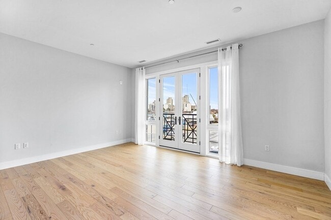 Building Photo - 10 Shipyard Dr