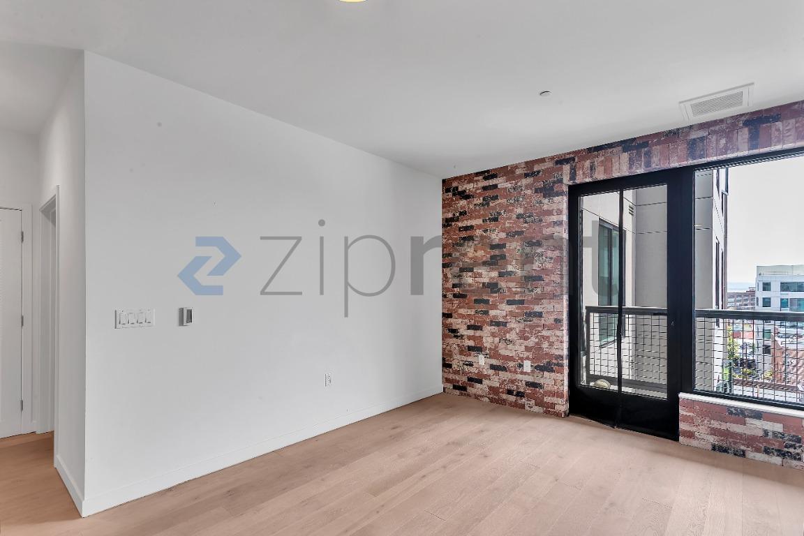 Building Photo - Unit 404