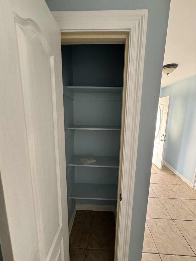 Building Photo - 6206 W Desoto St