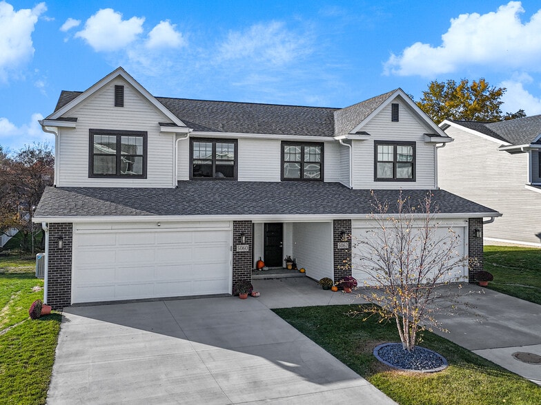 Building Photo - Birchwood Grove