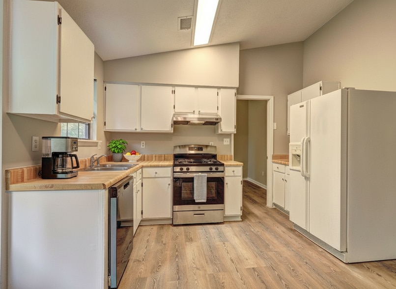 Building Photo - 129 Lester Rd NW