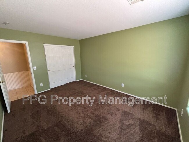 Building Photo - 13444 W Paradise Ln