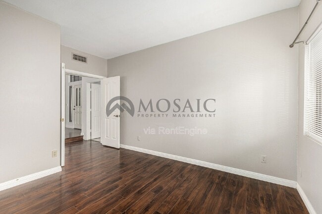 Building Photo - 634 E Century Ave