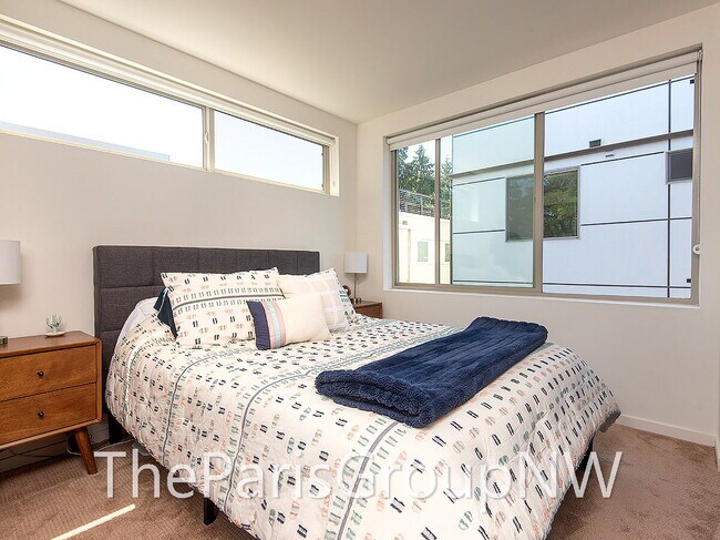 Building Photo - Stunning Mod 3BR+Den, 3.5BA Townhome * XL Roof Deck *A/C ++