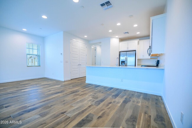 Building Photo - 8149 E Petunia Ave