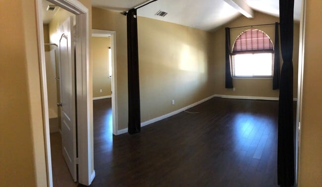 Building Photo - Beautiful 4 bedroom / 3 bathroom Heritage Home with Pool, Spa and Solar!