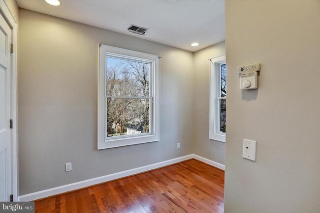 Building Photo - 722 Genessee St