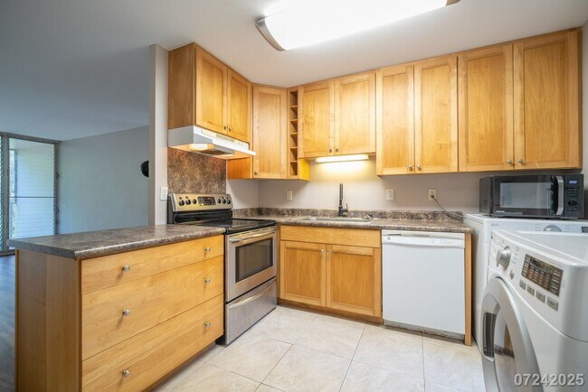 Building Photo - 2 Bed 1 Bath in Waikalani Woodlands