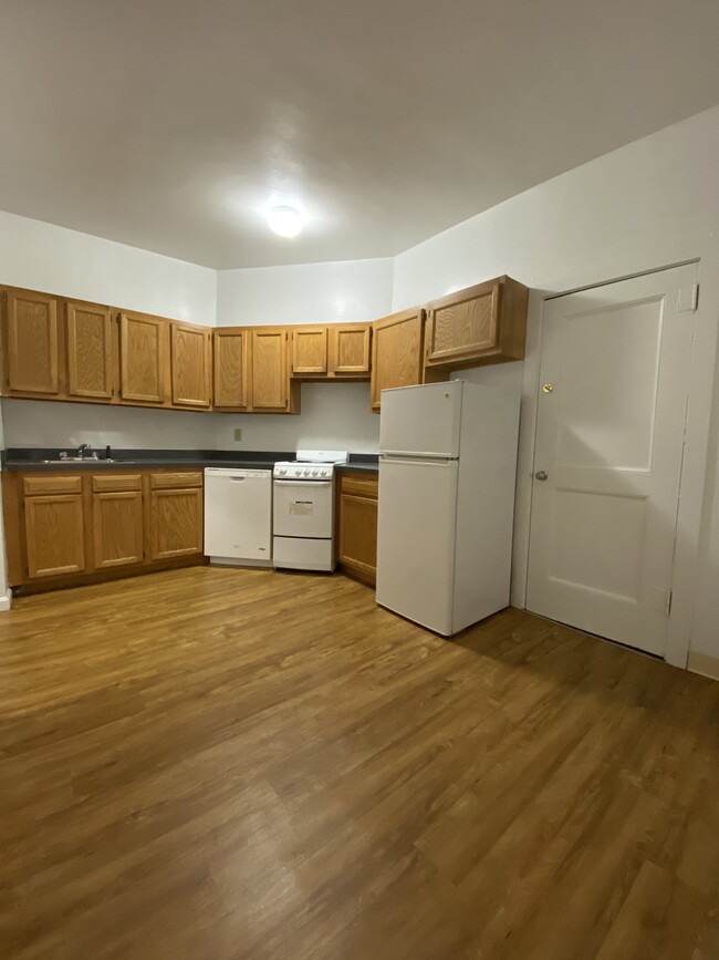 Building Photo - 1595 Beacon St