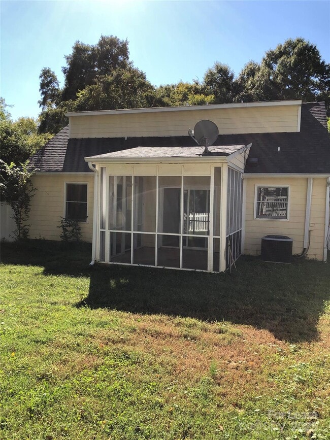 Building Photo - 420 Beaty St