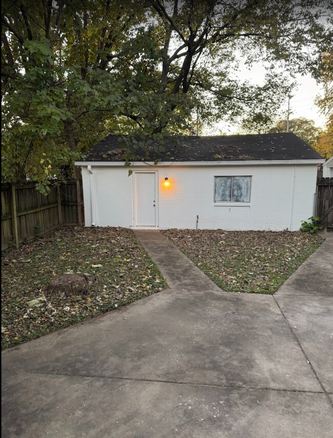 Building Photo - Cozy 4-Bedroom 1 Bath Home  in Peaceful Louisville Neighborhood