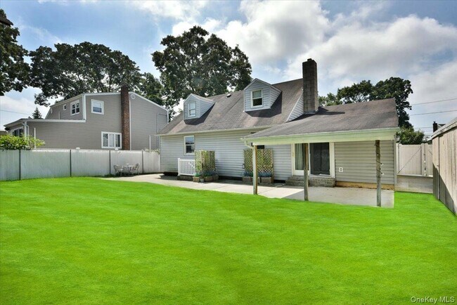 Building Photo - 257 Maple St