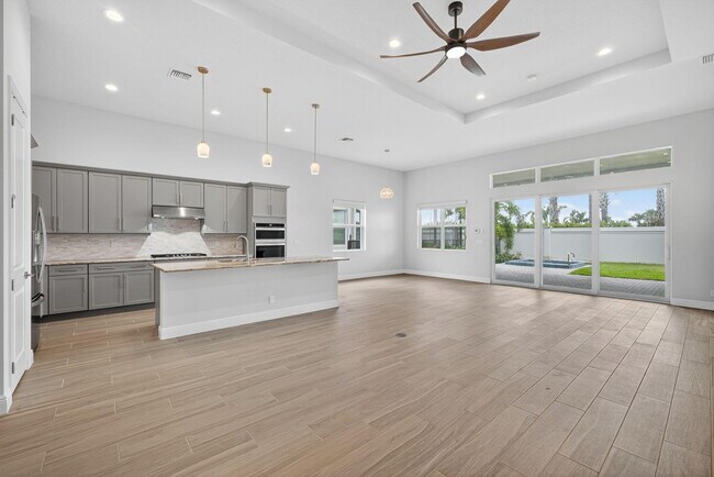 Building Photo - 9901 Regency Wy