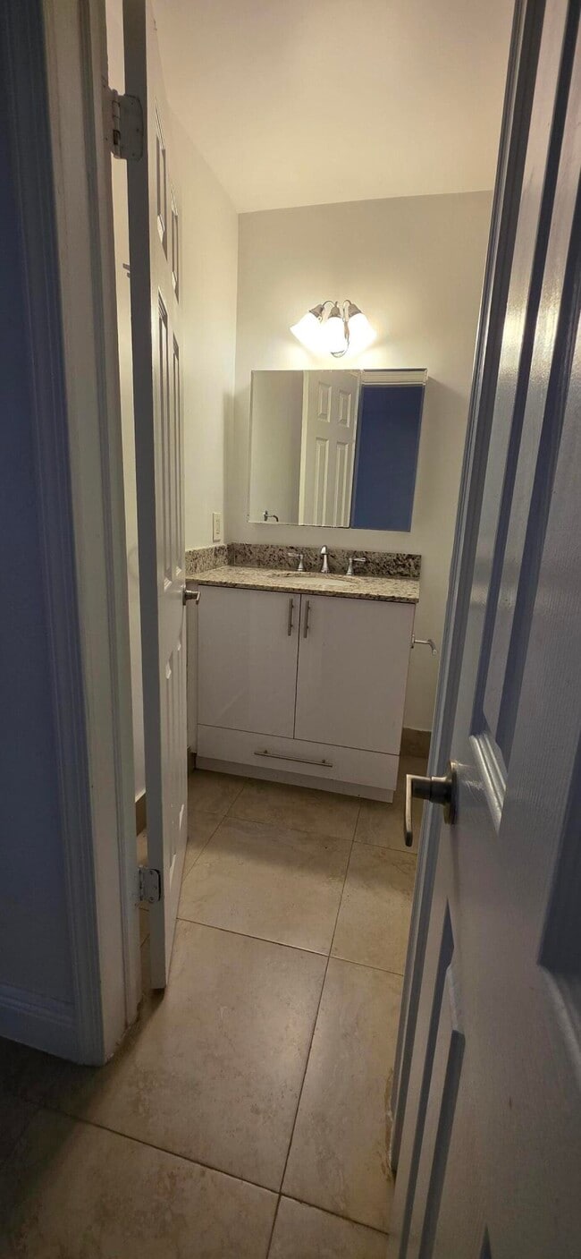 Building Photo - 560 NE 19th Ave