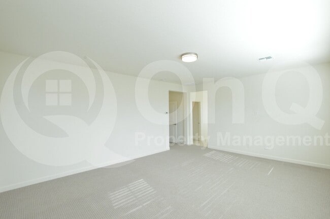 Building Photo - 953 W Yellowstone Way