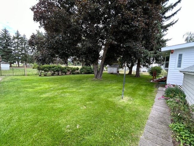 Building Photo - Fully furnished 3 bed 2 bath in Hamilton