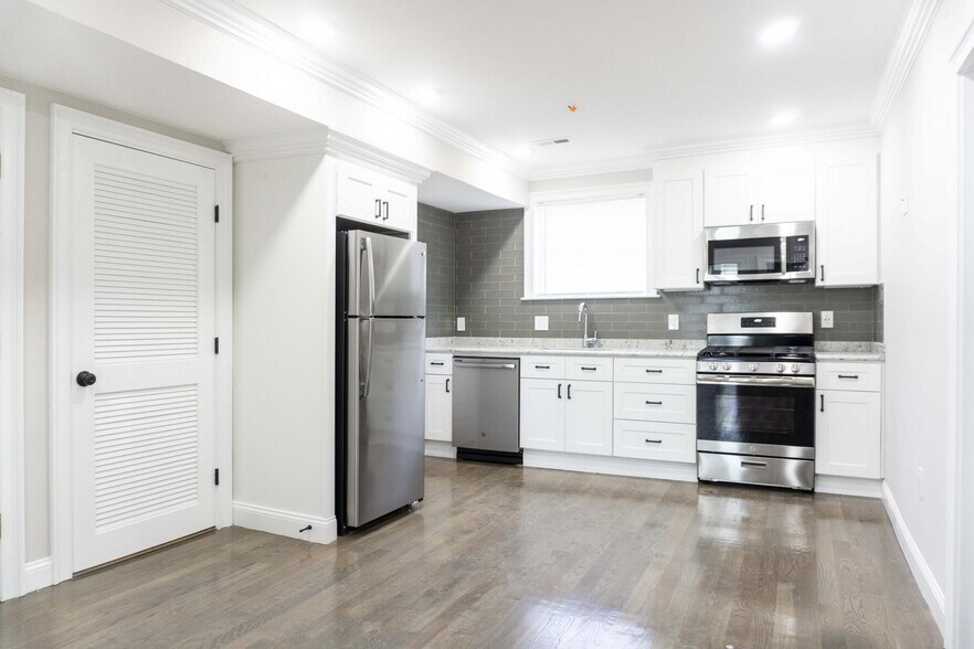 Building Photo - 33 Merriam St