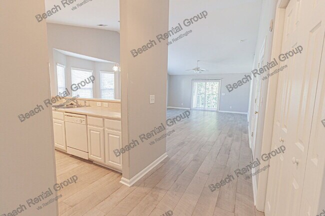 Building Photo - 4850 Meadowsweet Dr