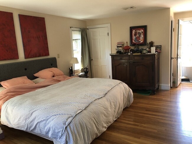 Building Photo - 165 Longwood Ave