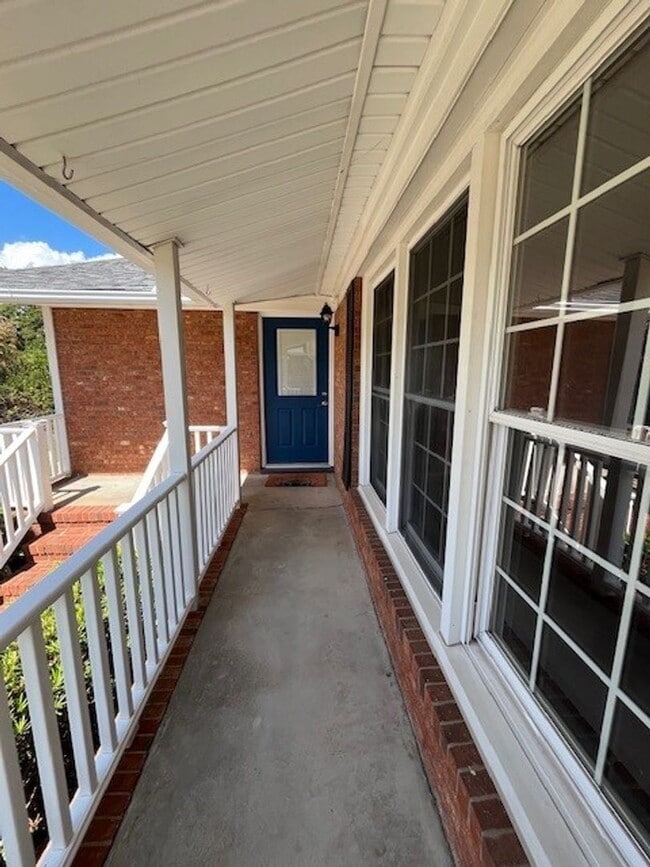 Building Photo - Perfect "Work from Home" Location!