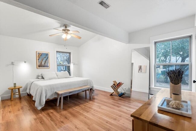 Building Photo - 3007 E 18th St