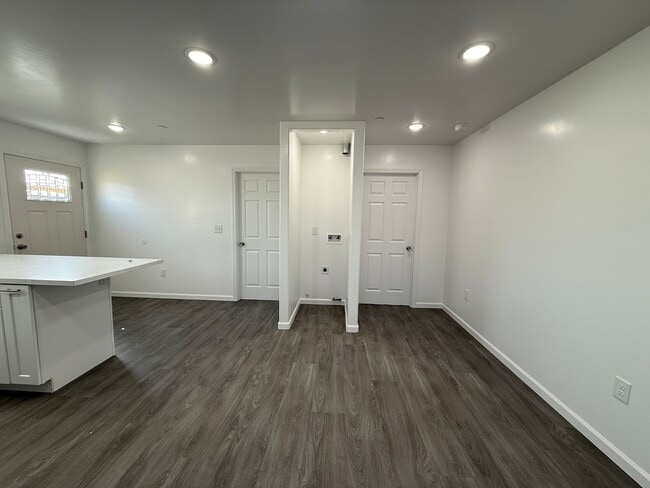 Building Photo - NE Newer Single Story Detached ADU on Cul-De-Sac Near Marian Hospital - All Basic Utilities Included