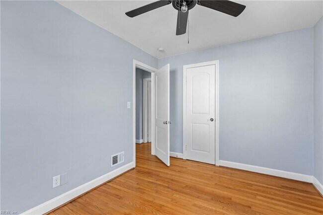 Building Photo - 1200 Little Bay Ave