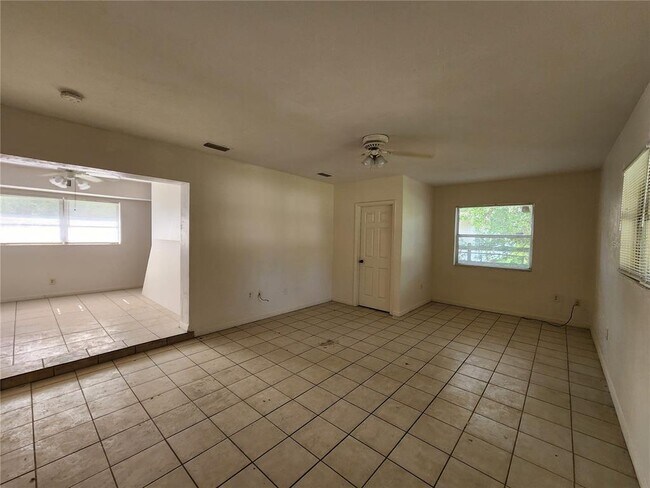 Building Photo - 2831 NE 17th Dr