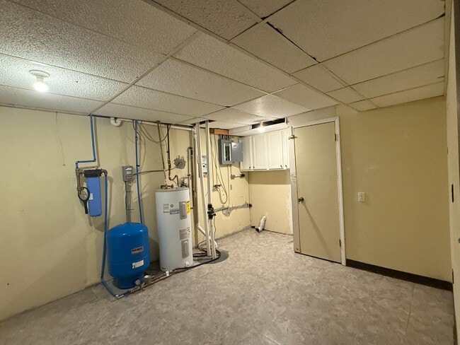 Building Photo - 5902 W Franklin St