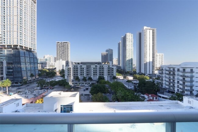 Primary Photo - 333 NE 24th St