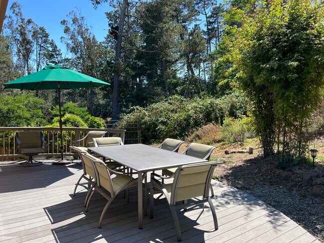 Building Photo - 3600 Bloomfield Rd