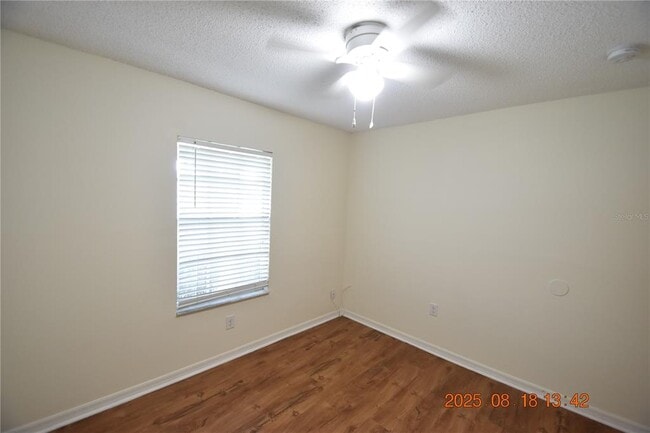 Building Photo - 38927 Carr Dr