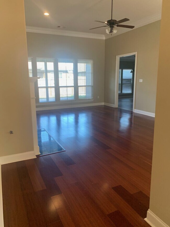 Building Photo - 4BR/3BA